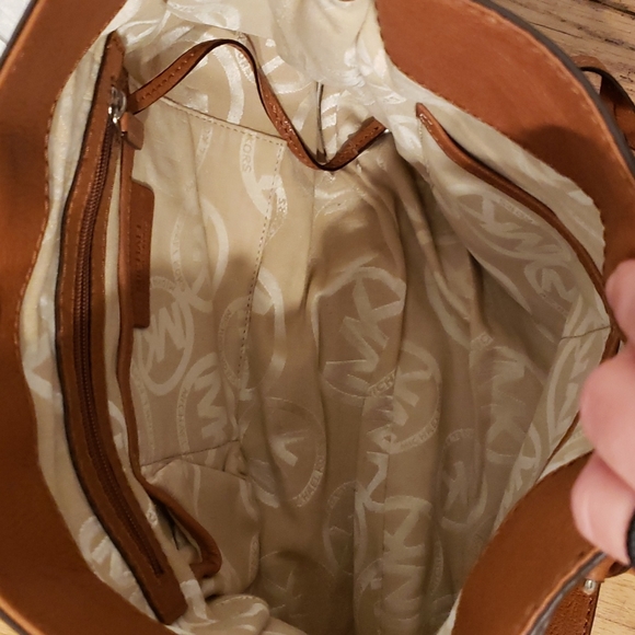 Michael Kors Hamilton Tote - Picture 10 of 11